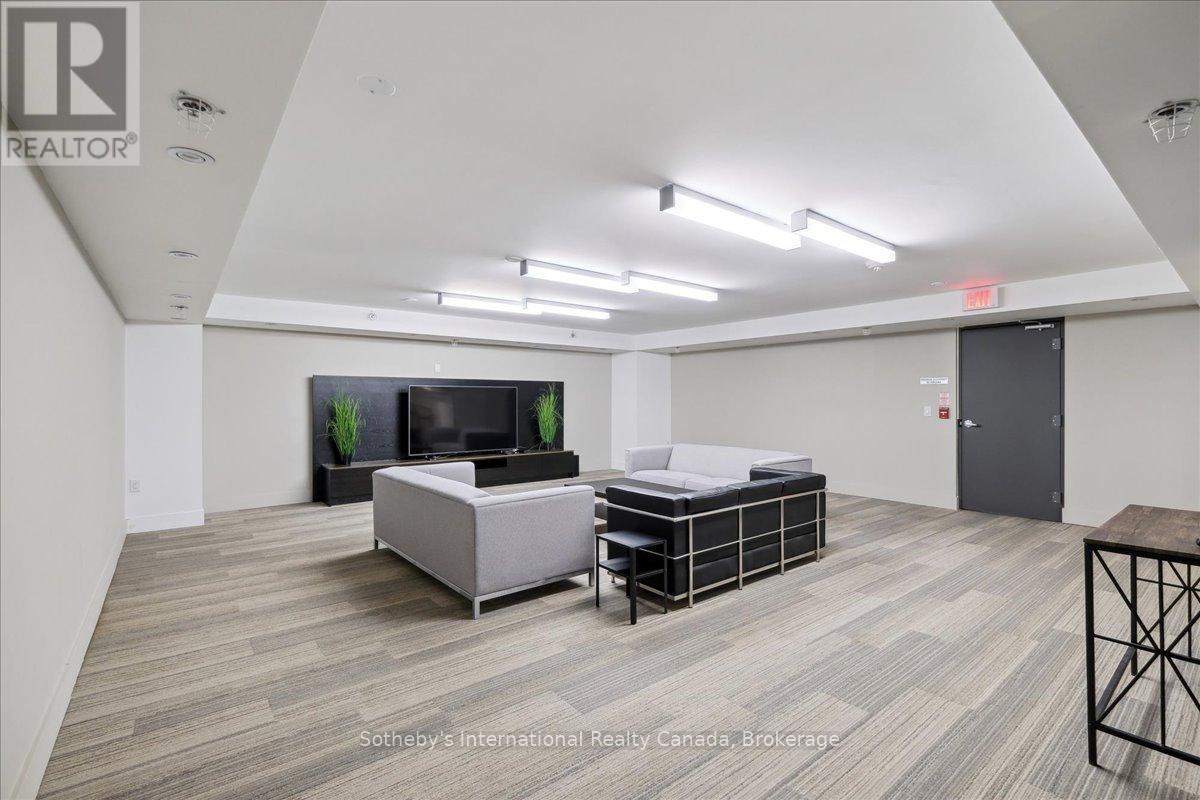 1605W - 36 LISGAR STREET