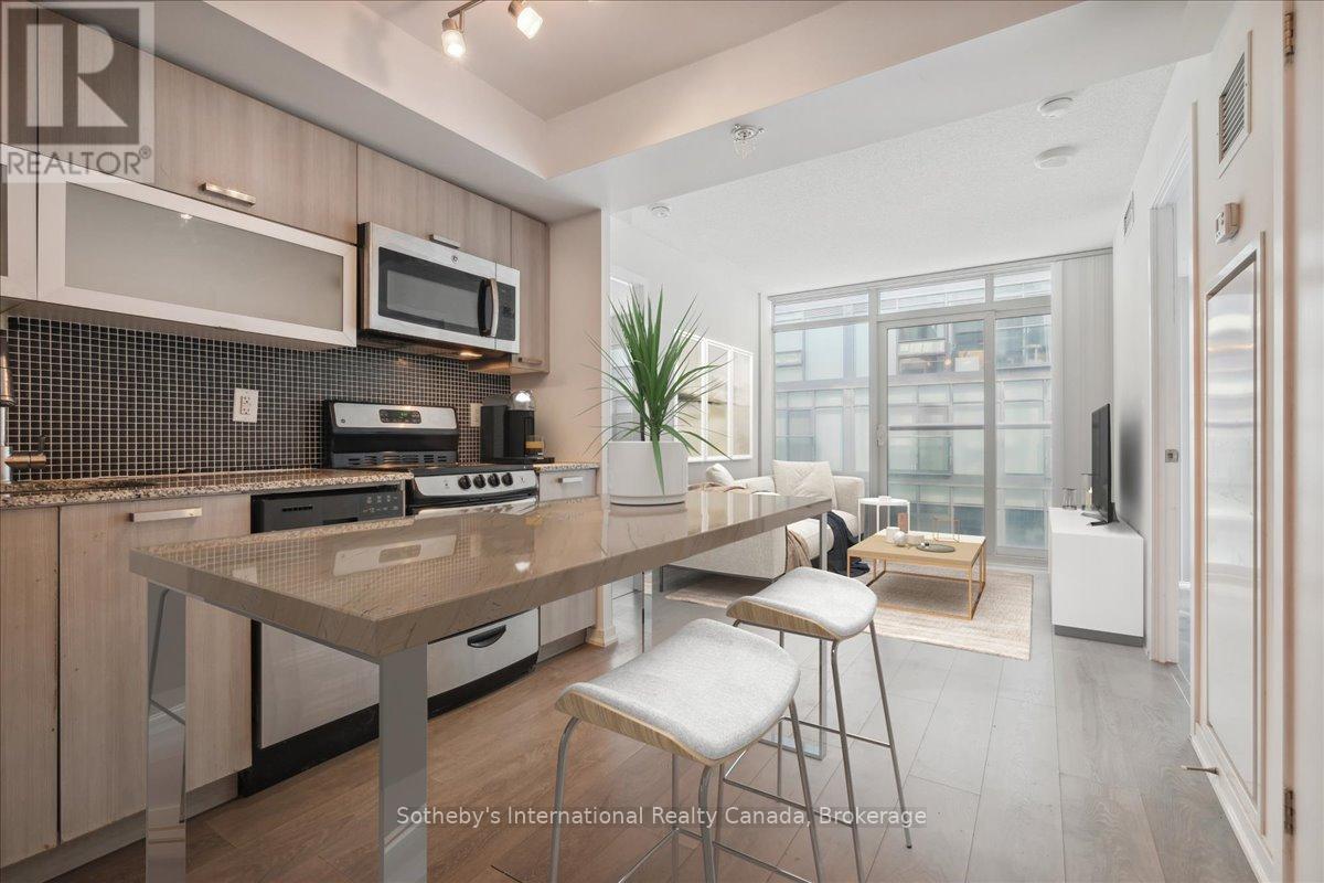 1605W - 36 LISGAR STREET