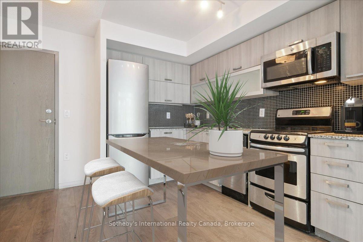 1605W - 36 LISGAR STREET