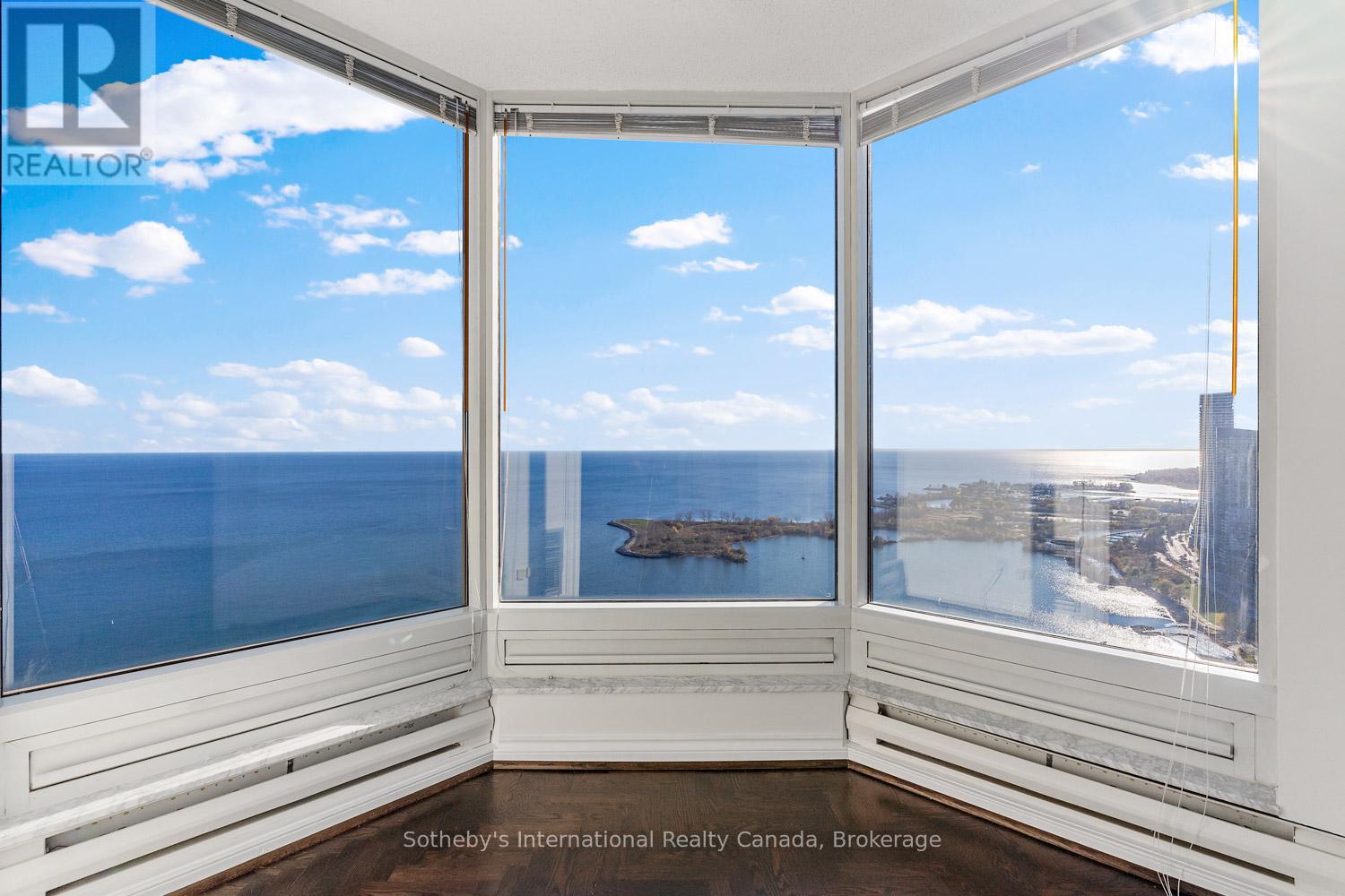 4406 - 1 PALACE PIER COURT