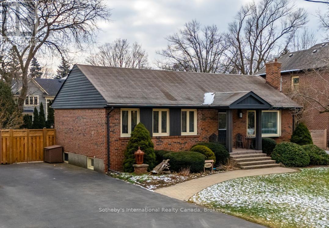 1492 BRIARWOOD CRESCENT