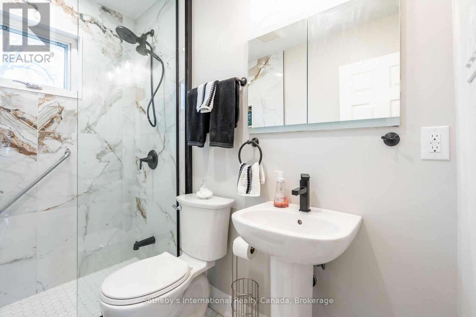 1492 BRIARWOOD CRESCENT