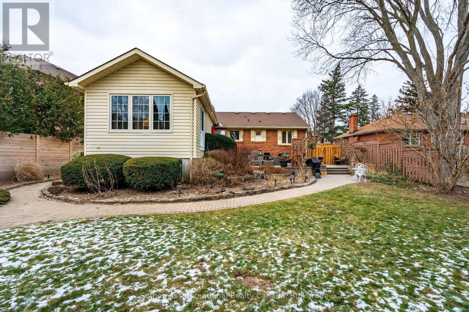 1492 BRIARWOOD CRESCENT