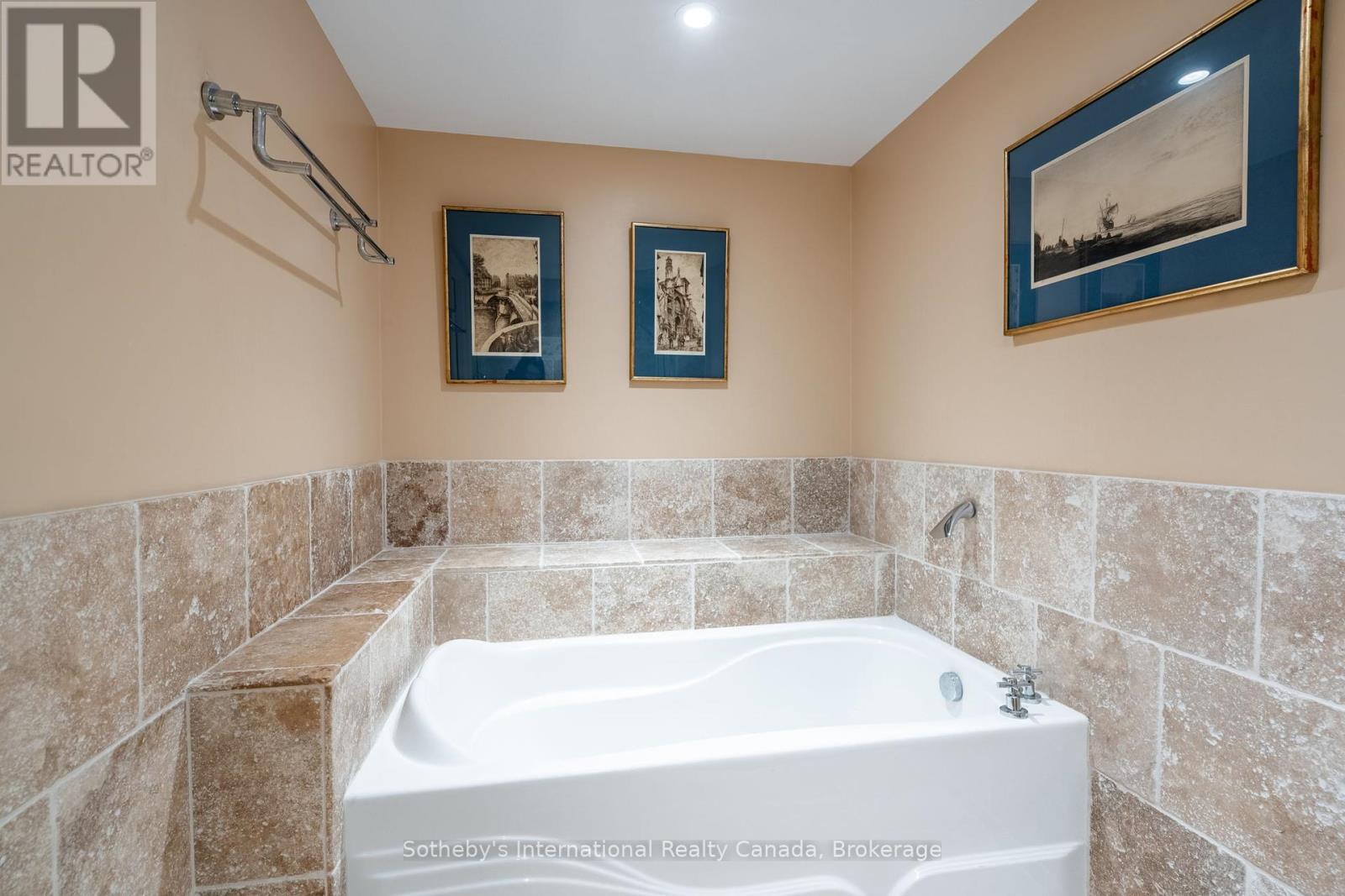 1107 - 2180 MARINE DRIVE