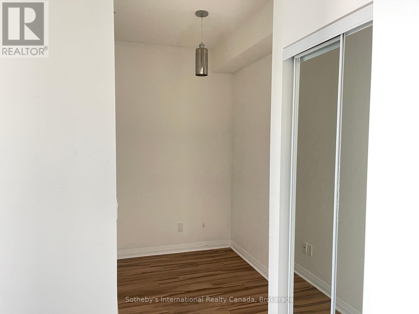 1010 - 55 EGLINTON AVENUE