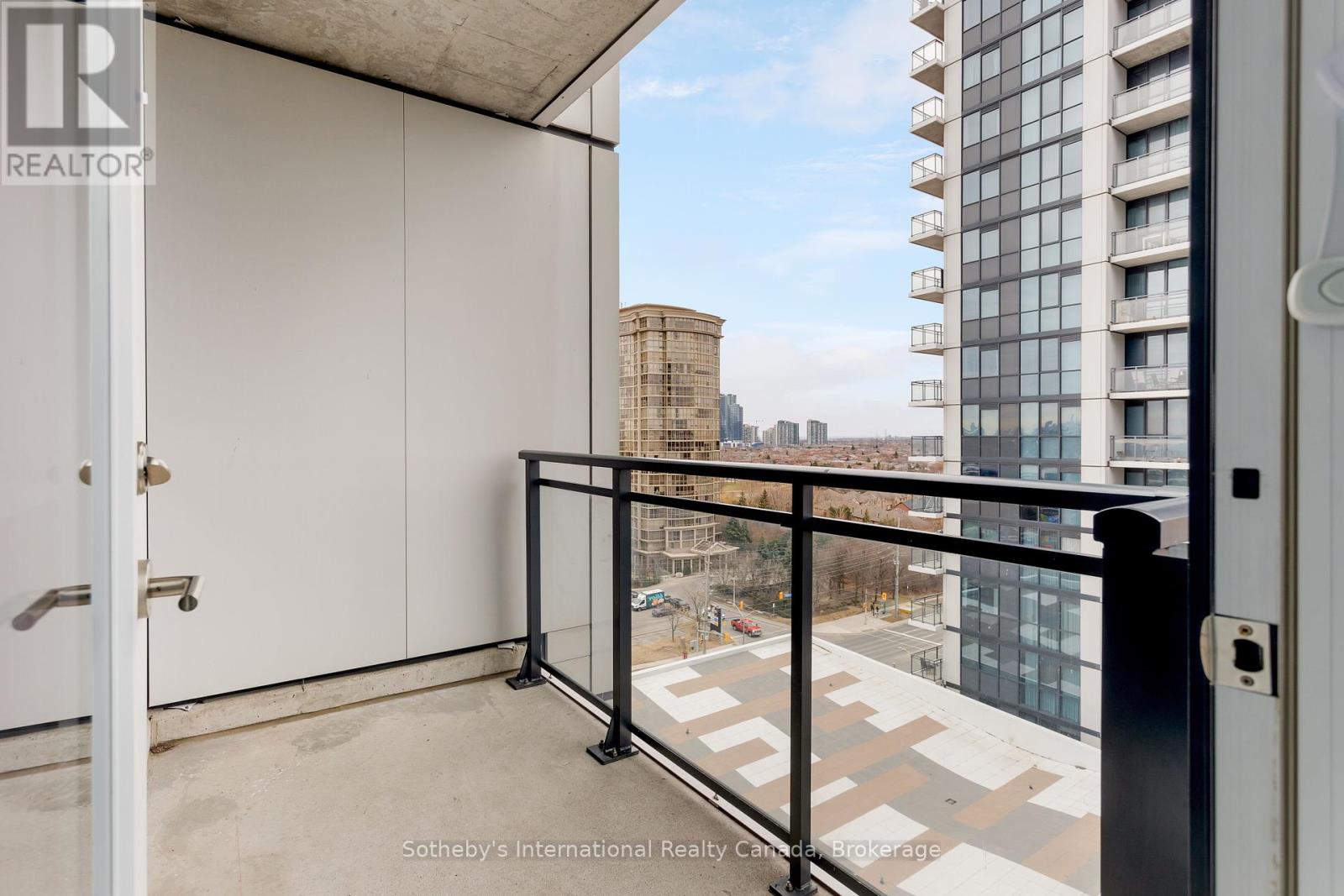 1010 - 55 EGLINTON AVENUE W