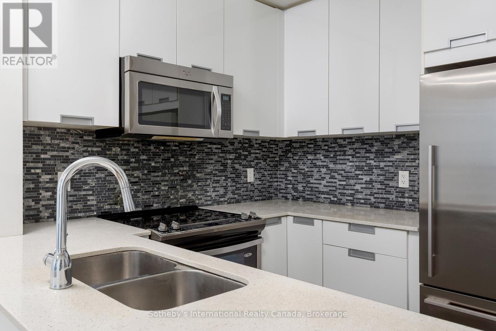 1010 - 55 EGLINTON AVENUE W