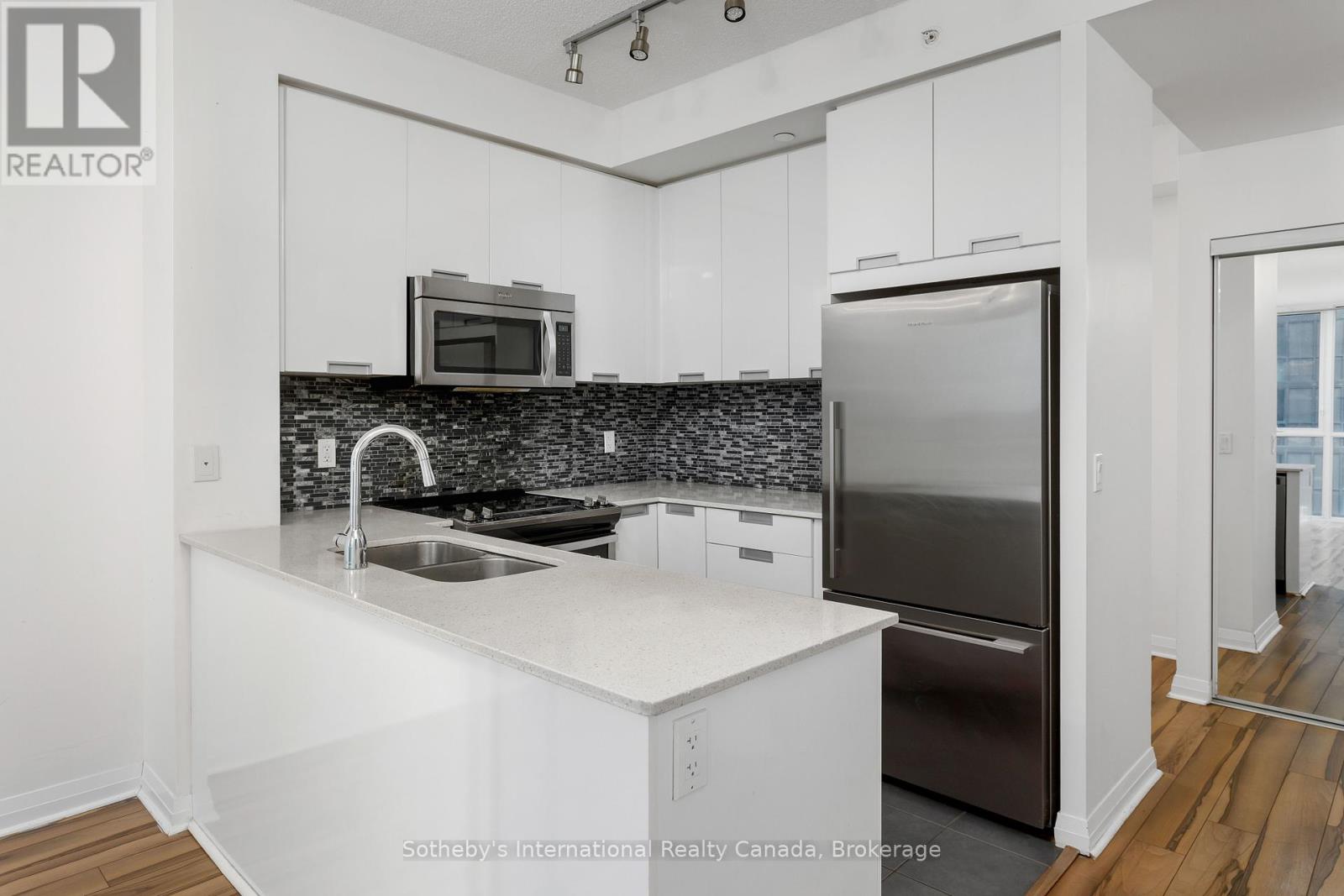 1010 - 55 EGLINTON AVENUE W