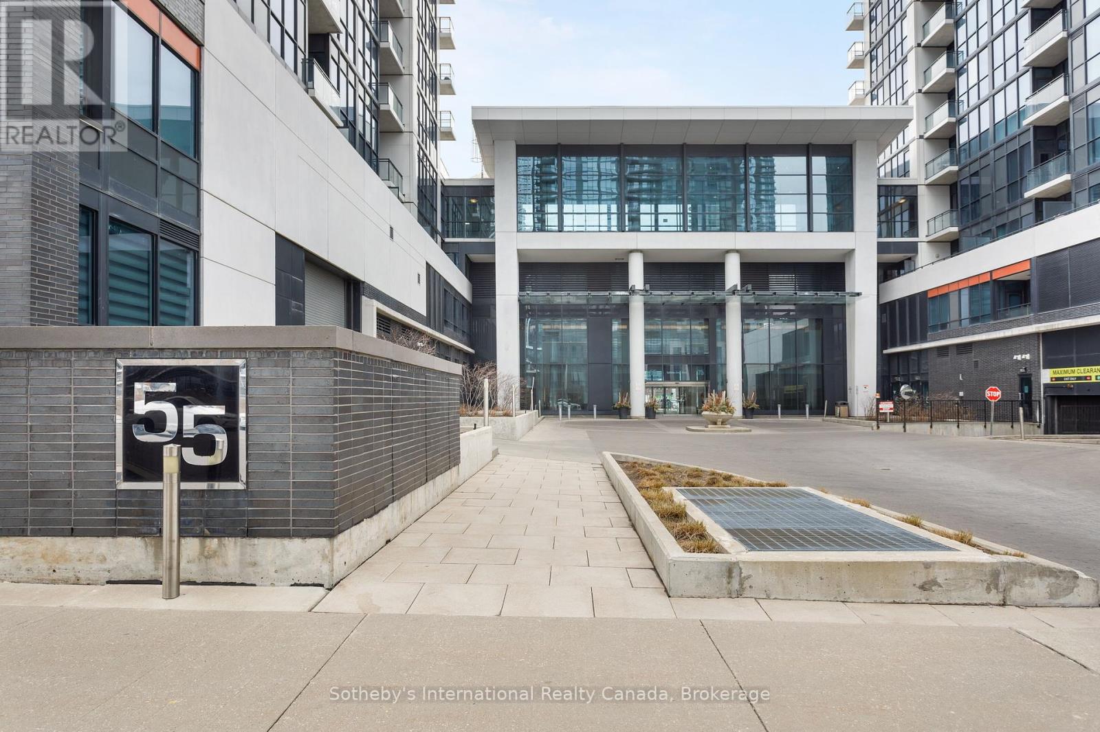 1010 - 55 EGLINTON AVENUE W