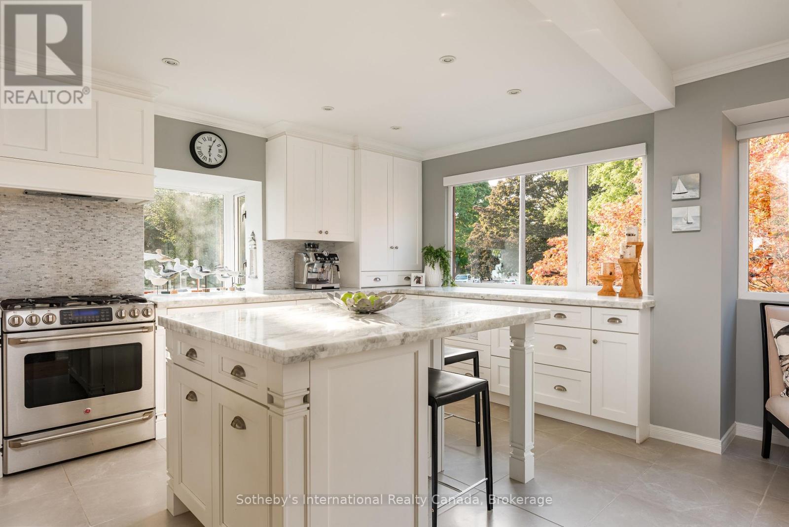 2068 WATER'S EDGE DRIVE
