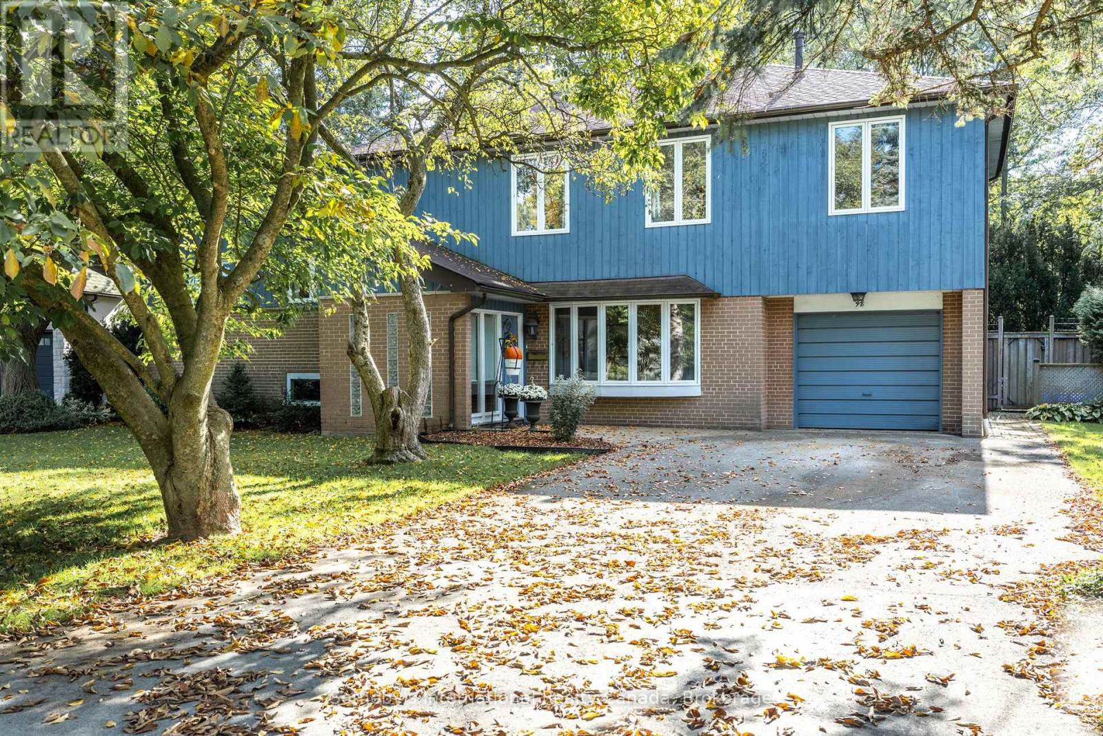 98 SELGROVE CRESCENT