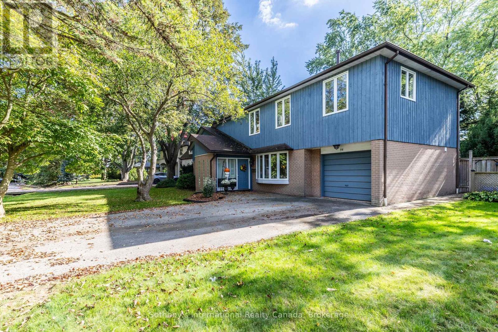 98 SELGROVE CRESCENT