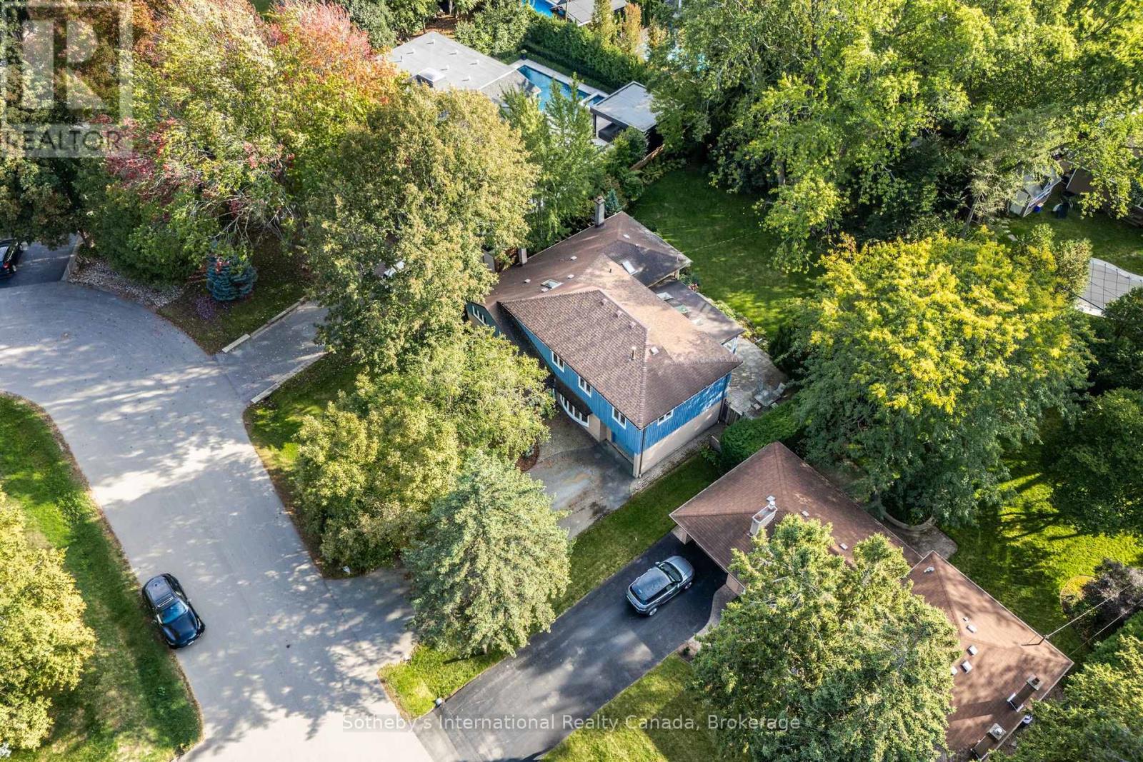 98 SELGROVE CRESCENT