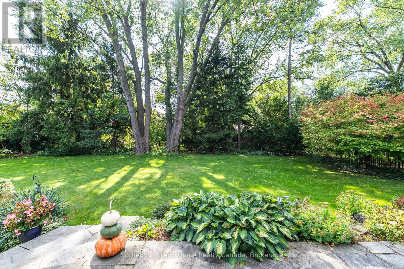 98 SELGROVE CRESCENT