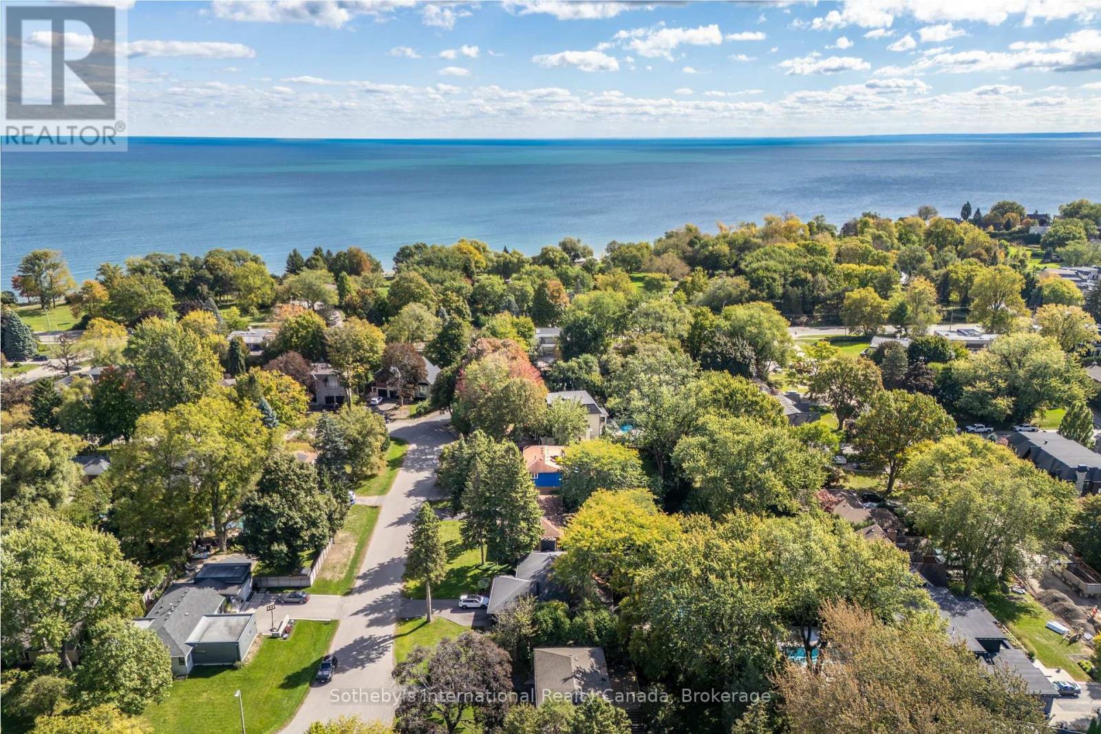 98 SELGROVE CRESCENT