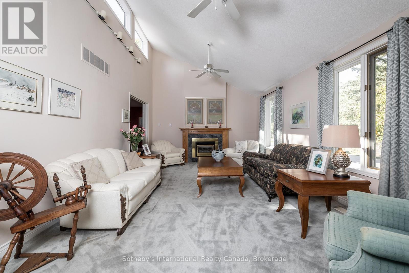 98 SELGROVE CRESCENT