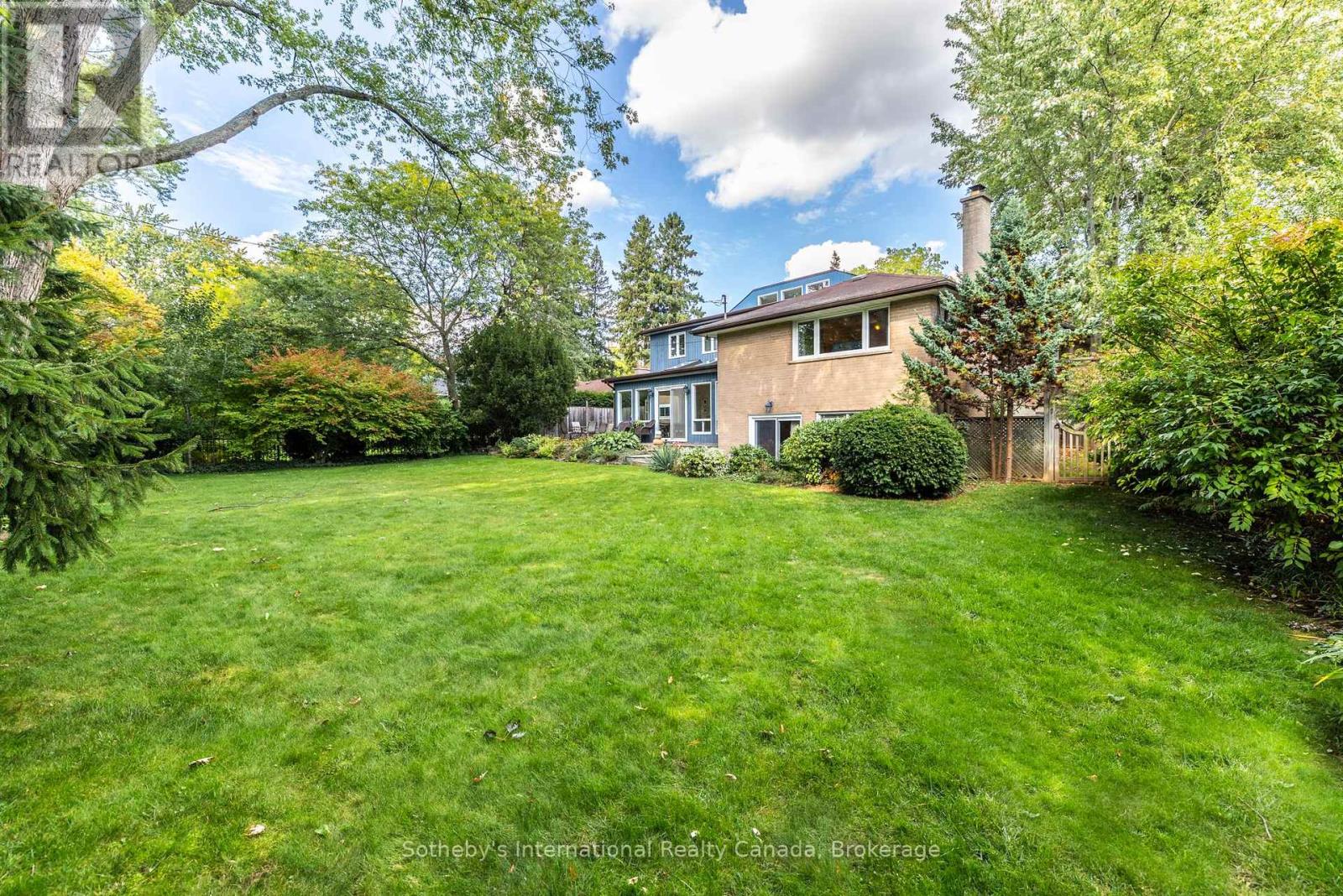 98 SELGROVE CRESCENT