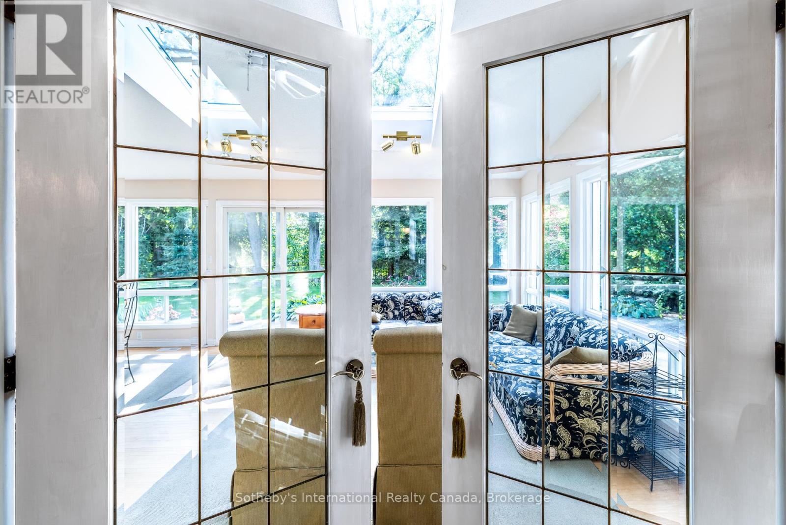 98 SELGROVE CRESCENT