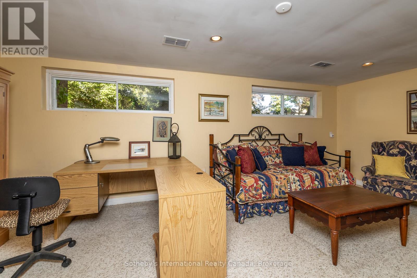 98 SELGROVE CRESCENT