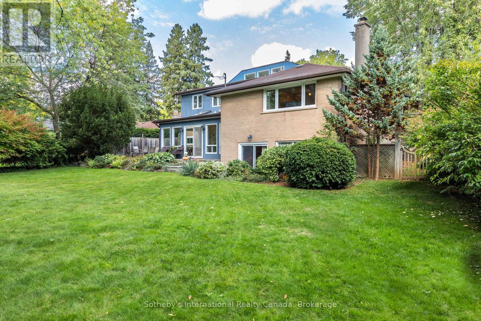 98 SELGROVE CRESCENT