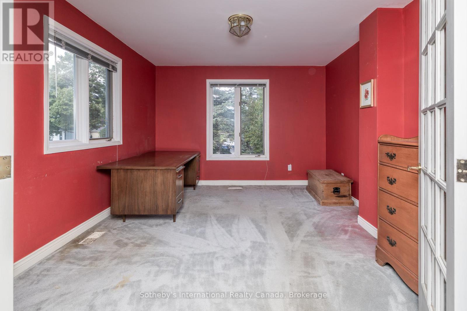 98 SELGROVE CRESCENT