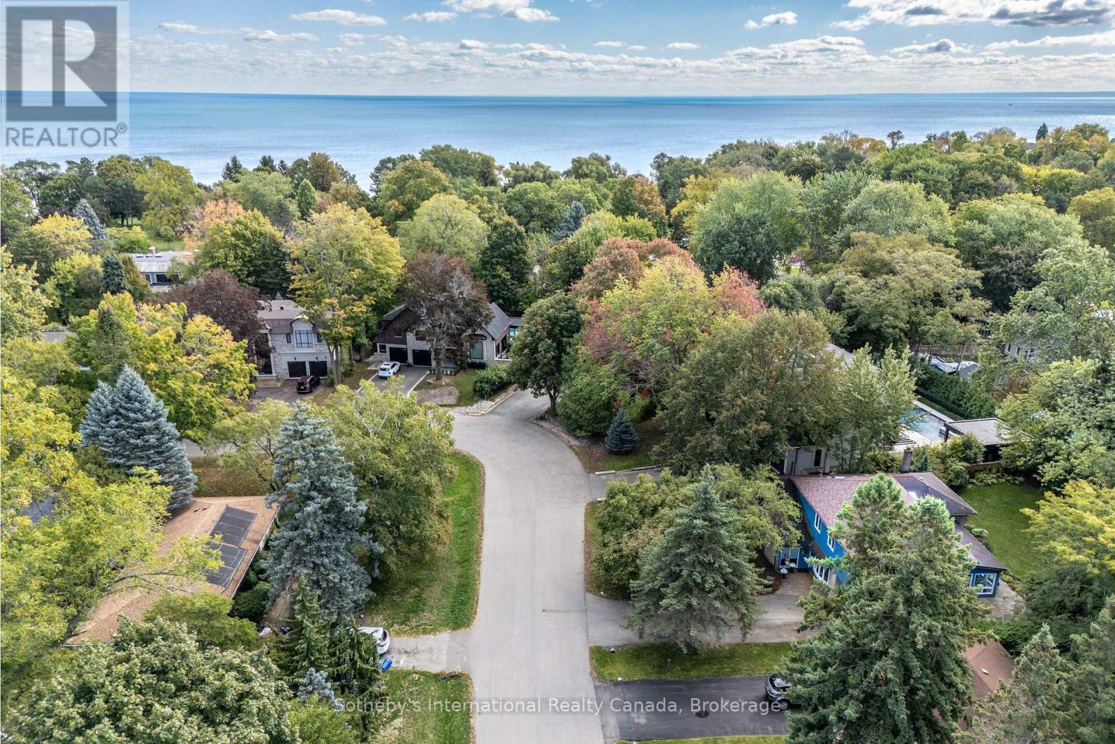 98 SELGROVE CRESCENT