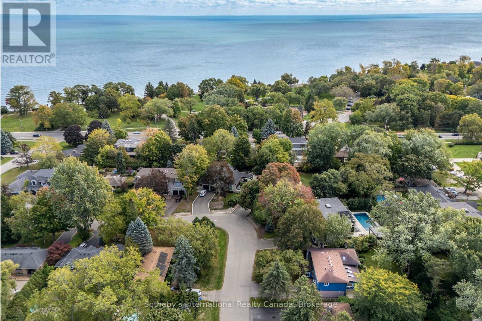 98 SELGROVE CRESCENT