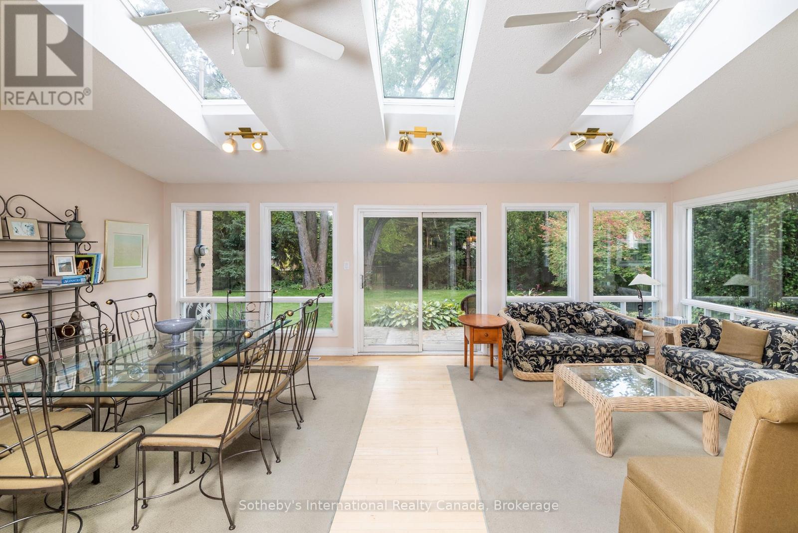 98 SELGROVE CRESCENT