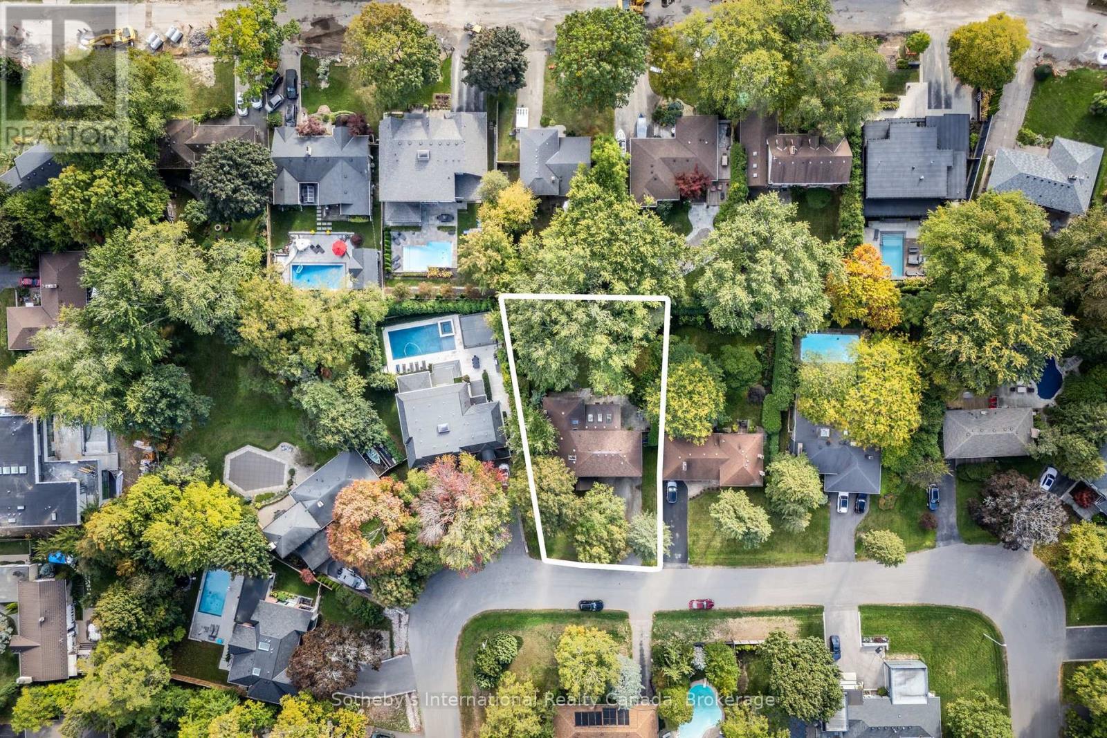 98 SELGROVE CRESCENT