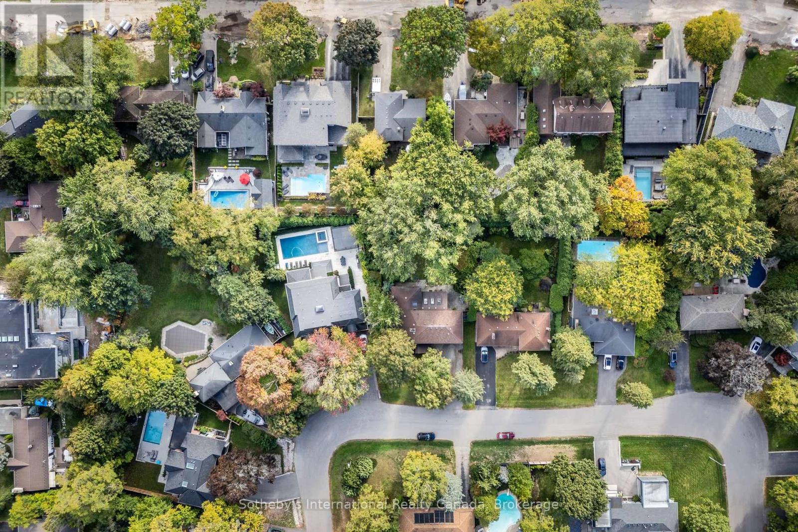 98 SELGROVE CRESCENT