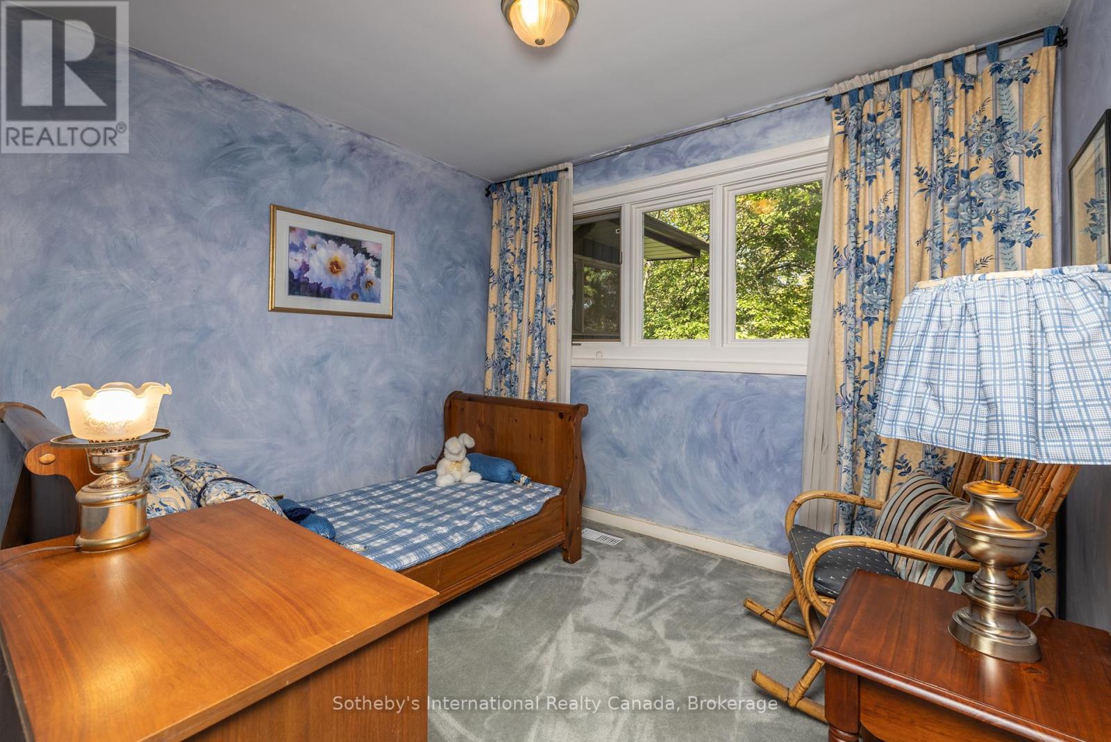 98 SELGROVE CRESCENT