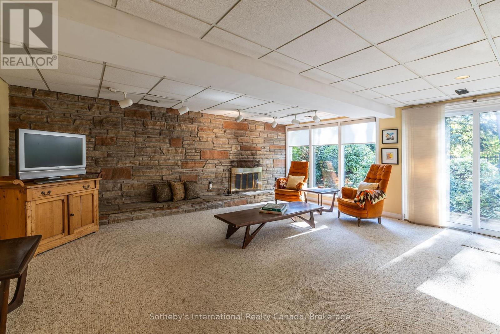 98 SELGROVE CRESCENT