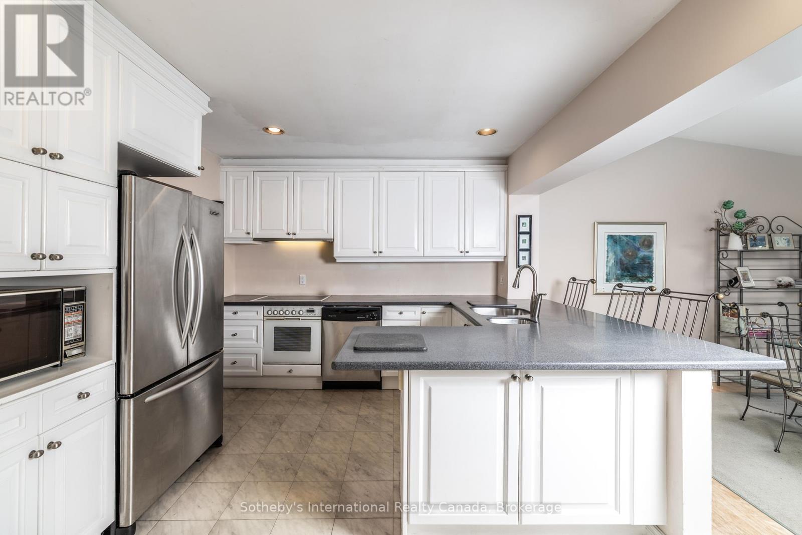 98 SELGROVE CRESCENT