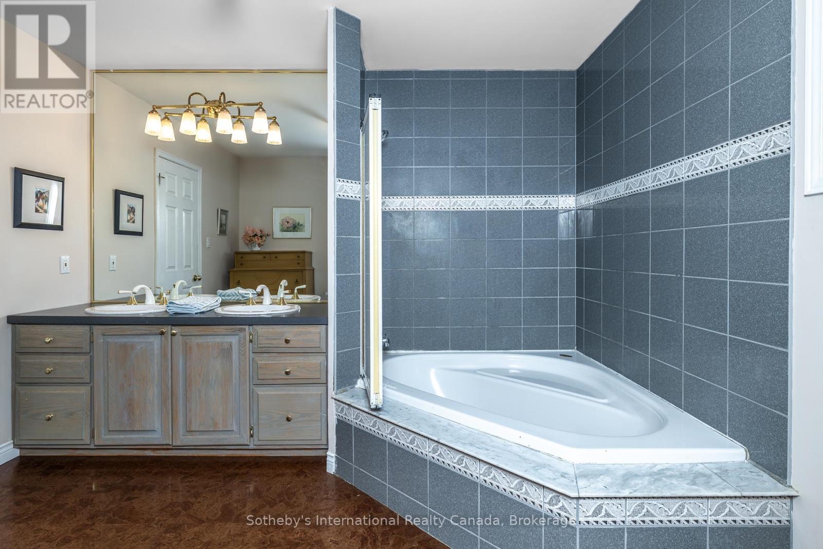 98 SELGROVE CRESCENT