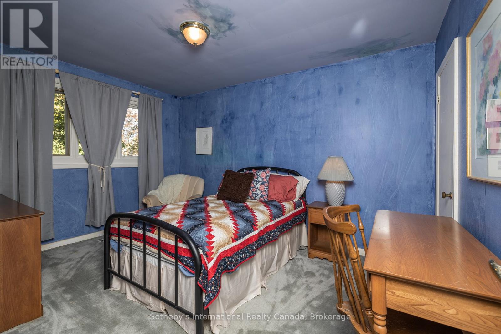 98 SELGROVE CRESCENT