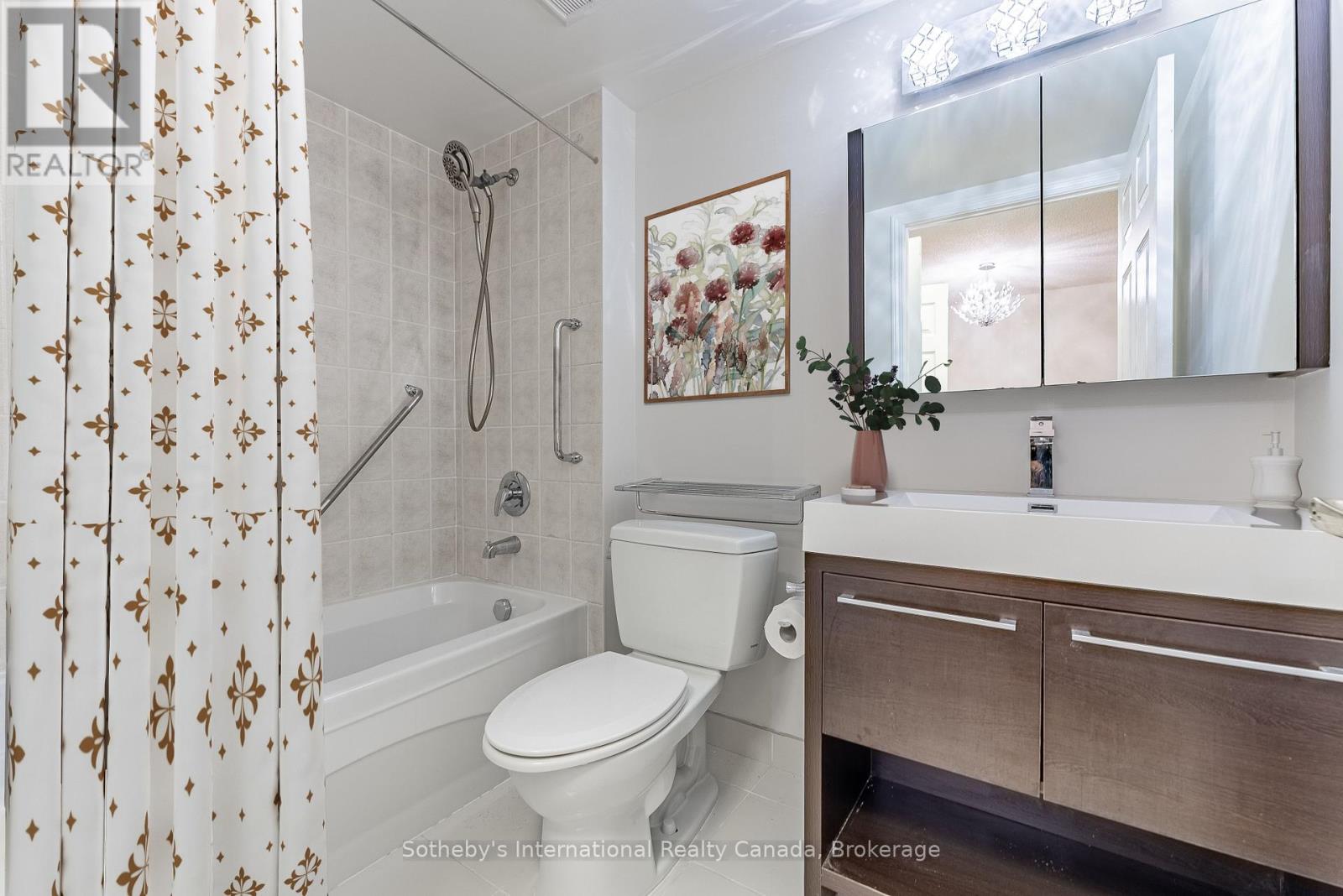 222 - 25 KINGSBRIDGE GARDEN CIRCLE