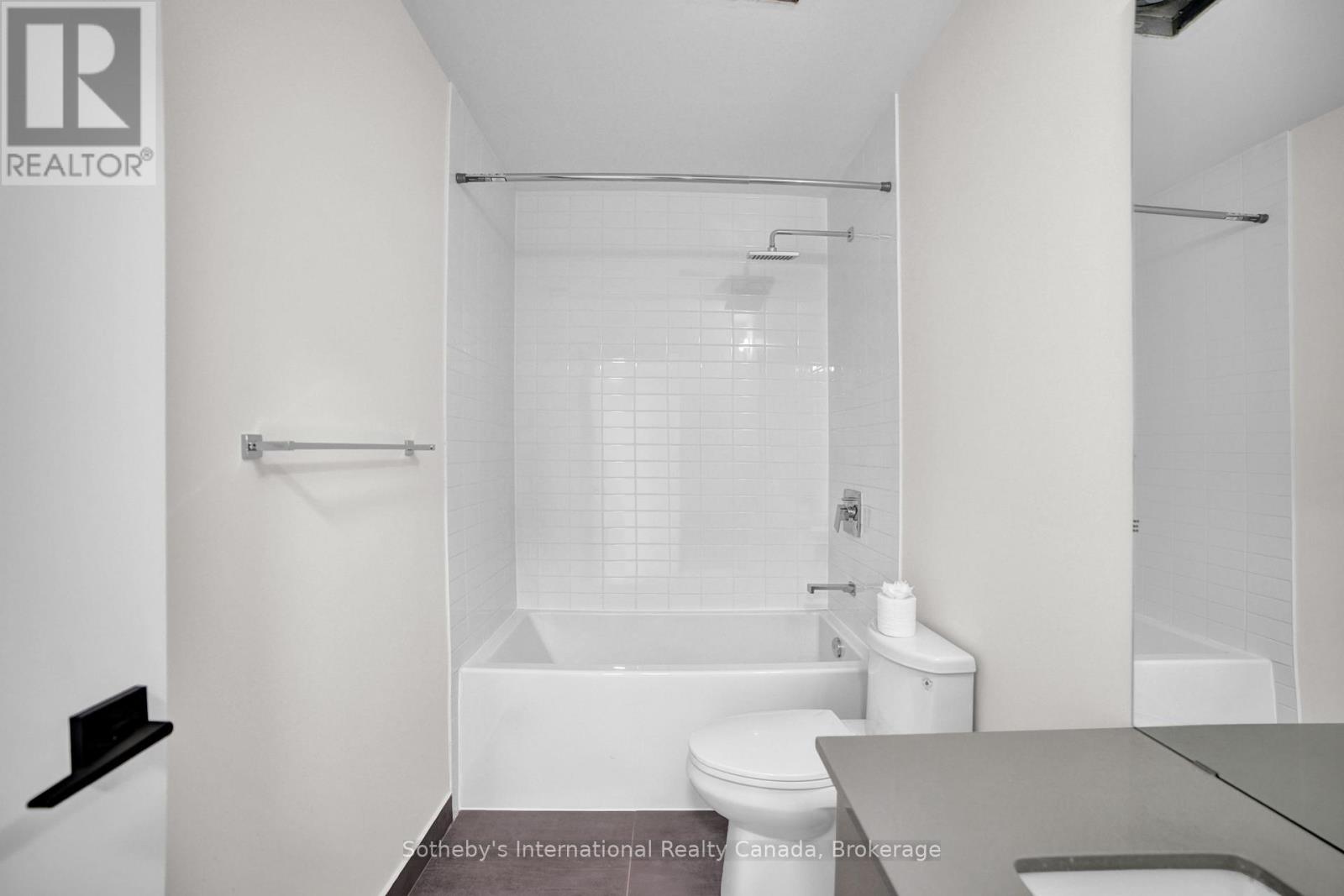 413 - 2489 TAUNTON ROAD