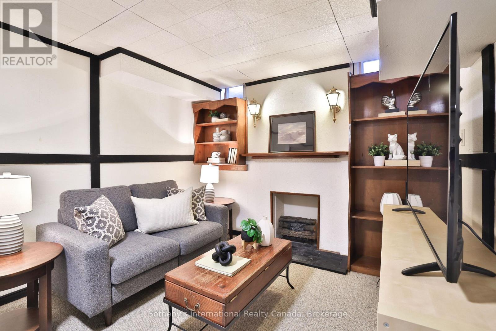 7 - 5255 LAKESHORE ROAD