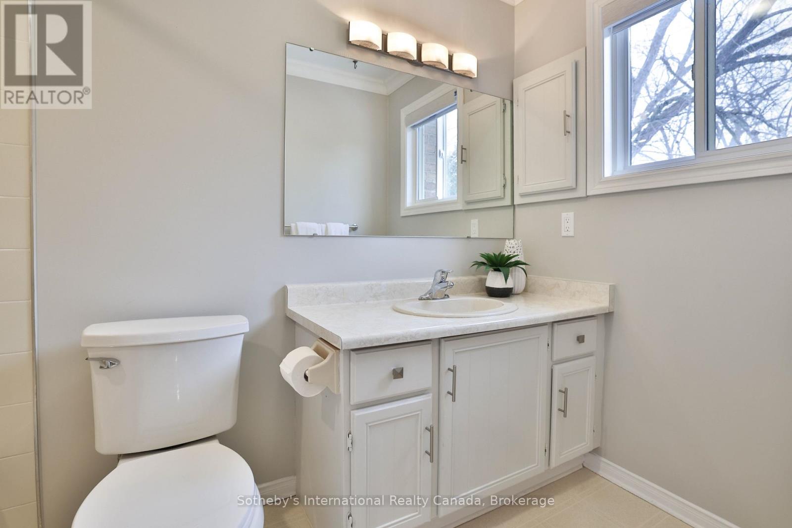 7 - 5255 LAKESHORE ROAD