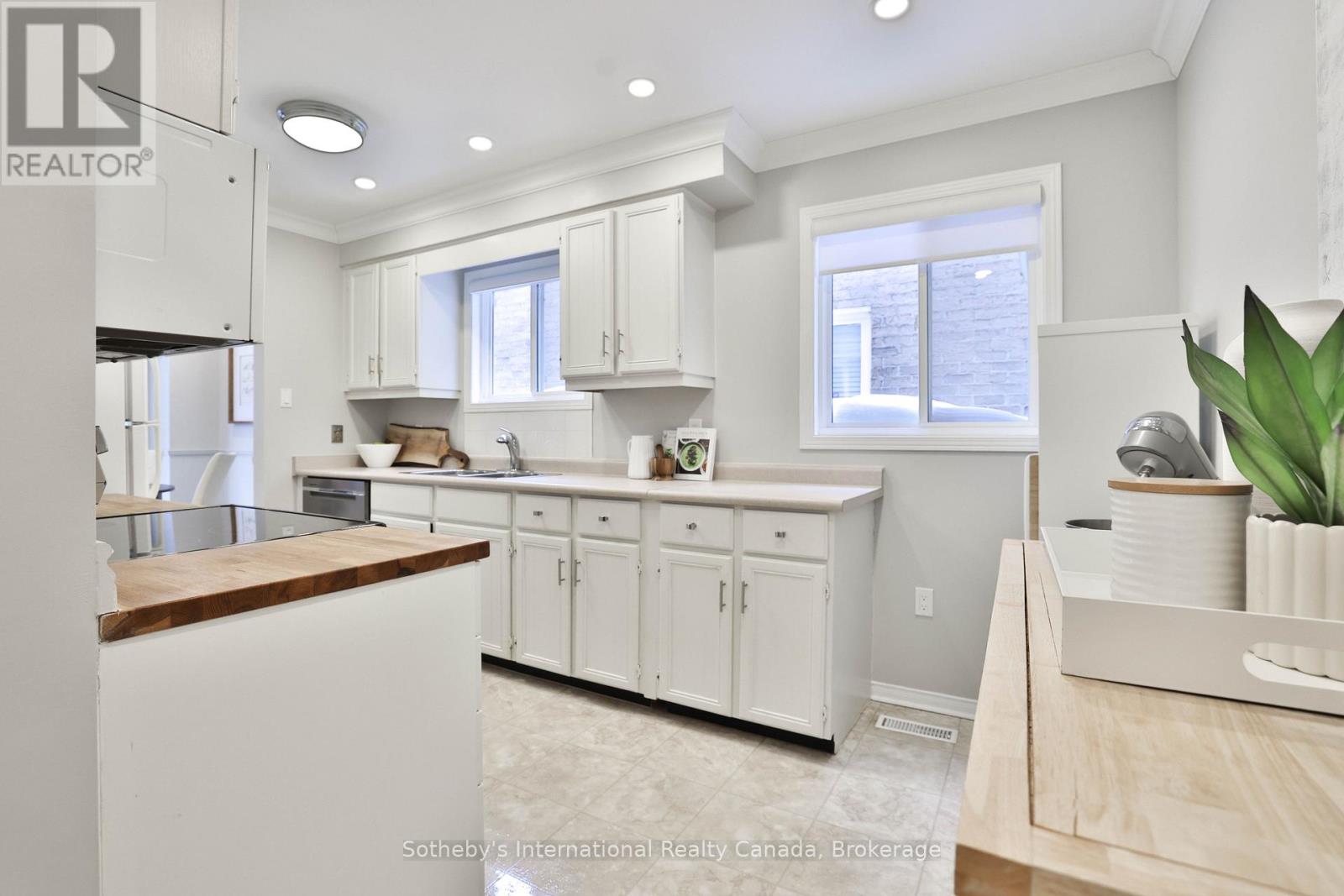 7 - 5255 LAKESHORE ROAD