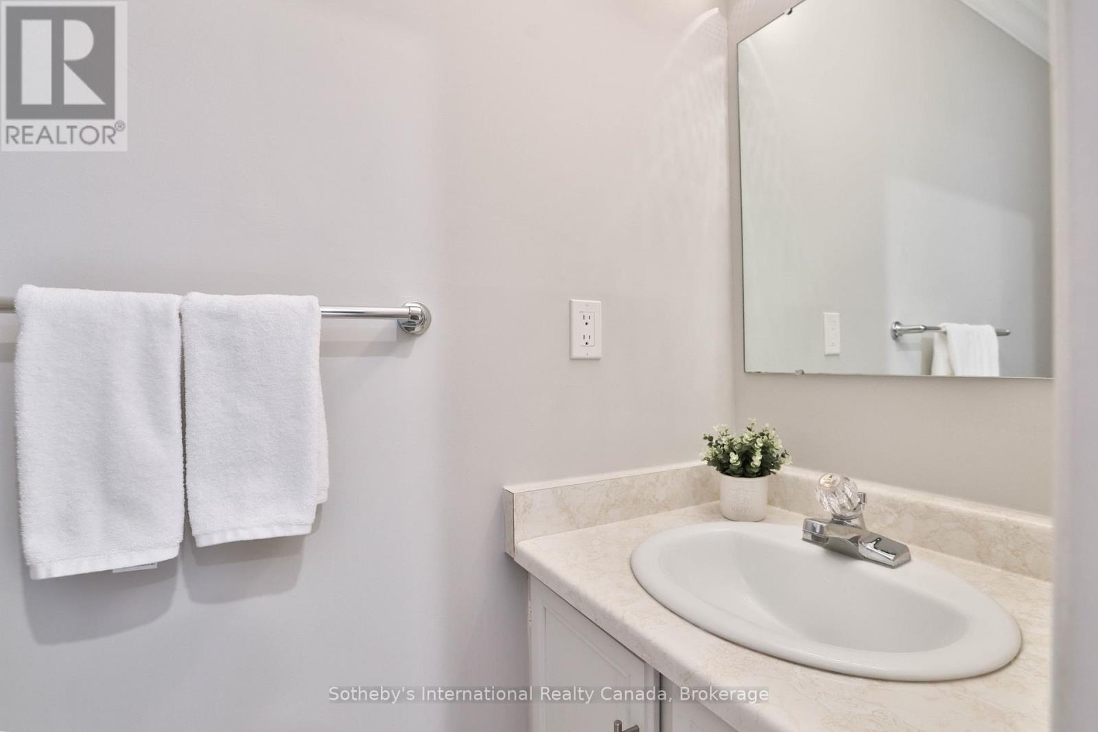 7 - 5255 LAKESHORE ROAD