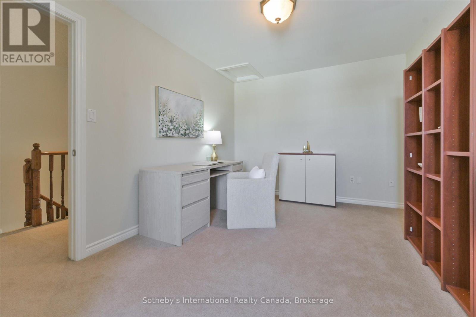 21 - 300 RAVINEVIEW WAY