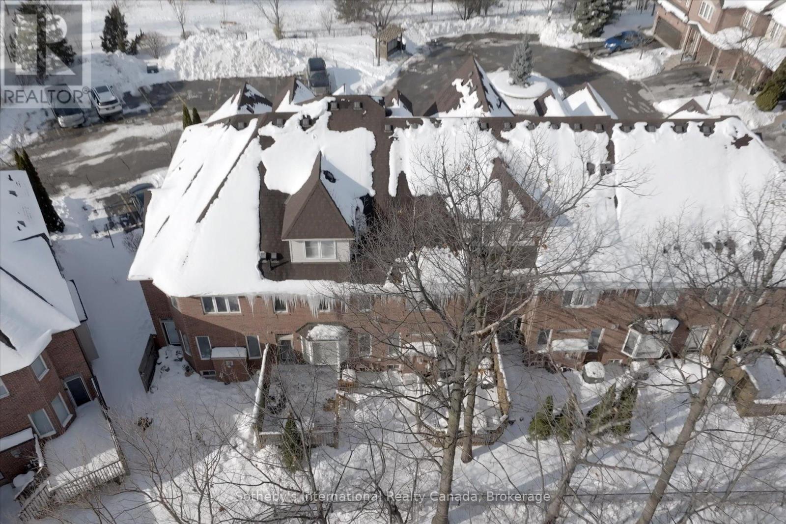 21 - 300 RAVINEVIEW WAY