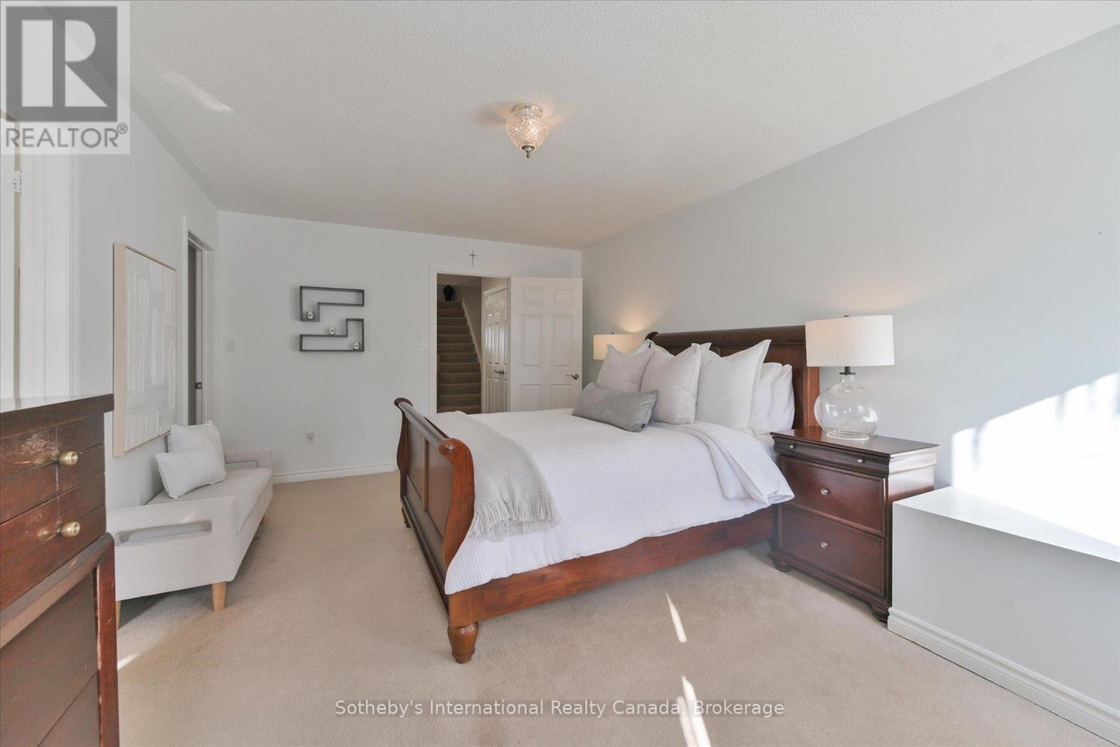 21 - 300 RAVINEVIEW WAY