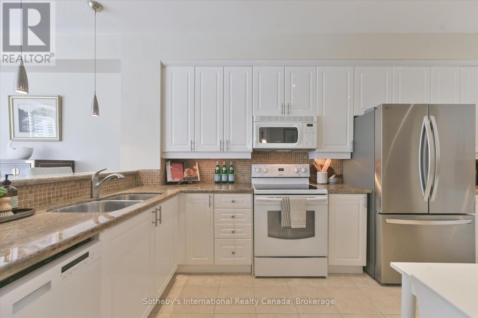 21 - 300 RAVINEVIEW WAY