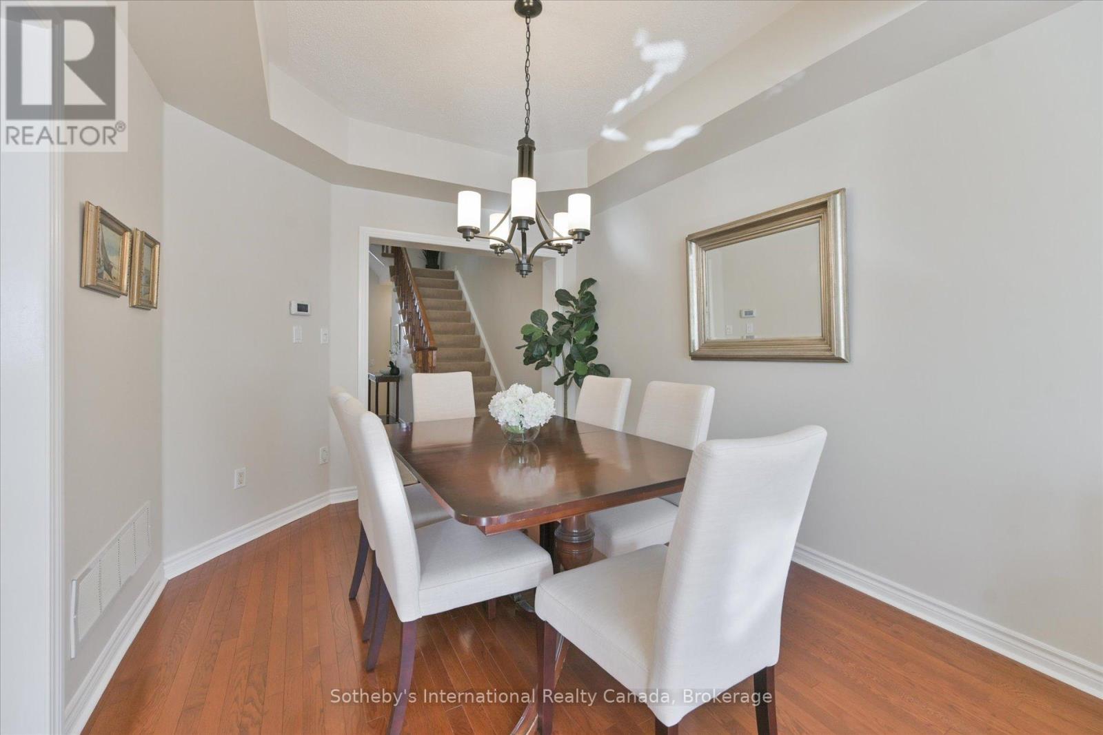 21 - 300 RAVINEVIEW WAY