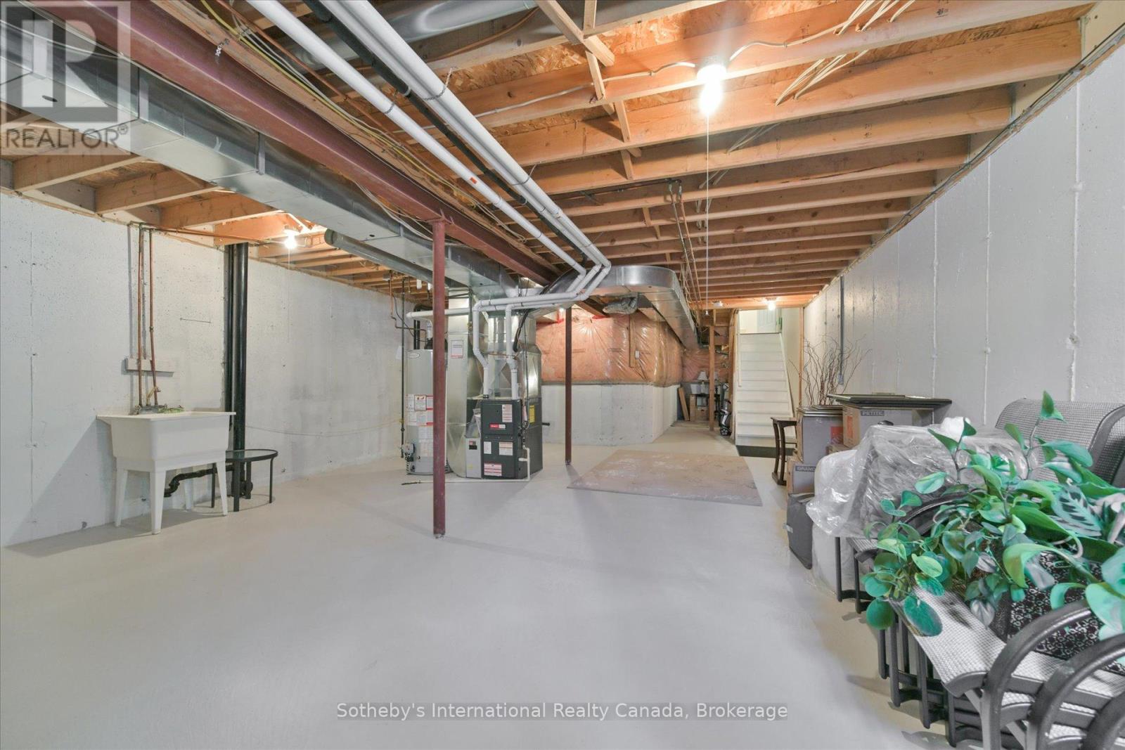 21 - 300 RAVINEVIEW WAY