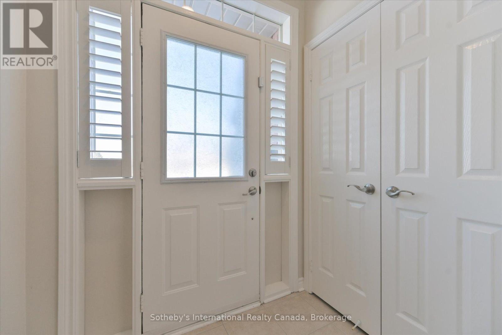 21 - 300 RAVINEVIEW WAY