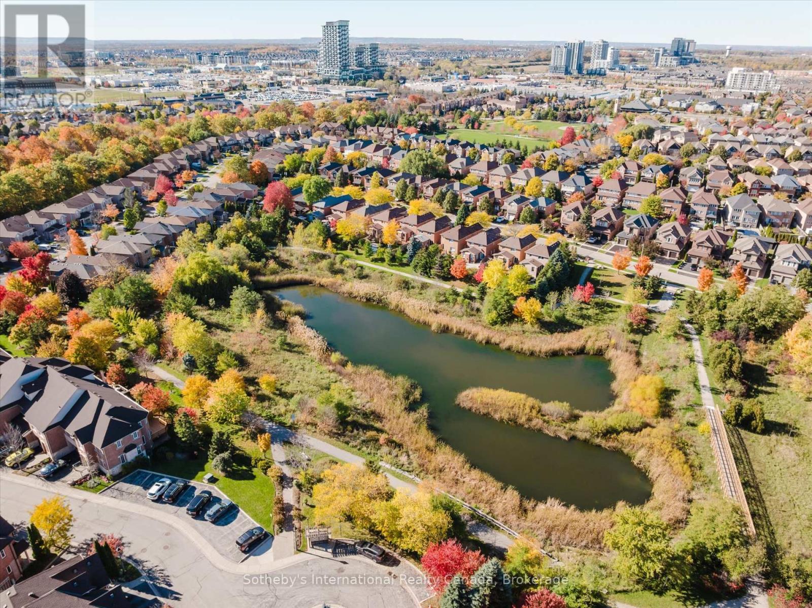 21 - 300 RAVINEVIEW WAY