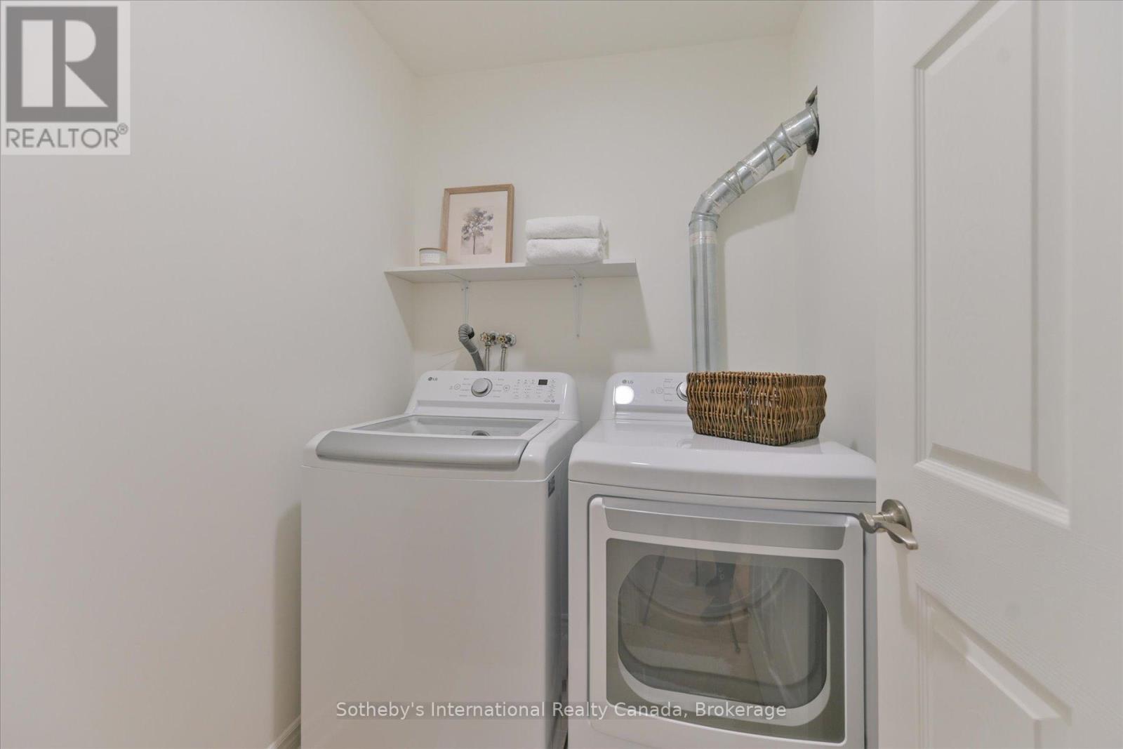 21 - 300 RAVINEVIEW WAY